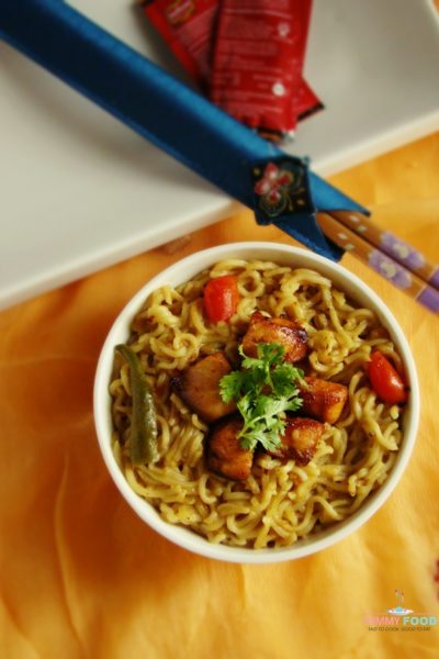 Instant Noodles with Chicken and Cherry Tomatoes
